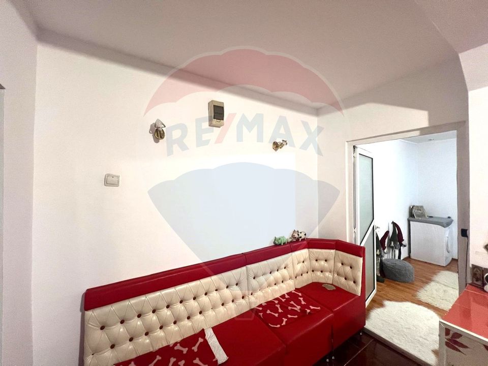 Apartament de vânzare cu 2 camere semidecomandate în zona Ura