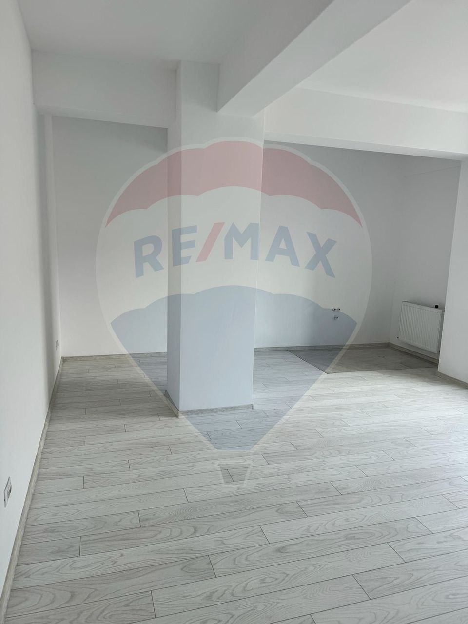35.2sq.m Commercial Space for rent, Nicolina area