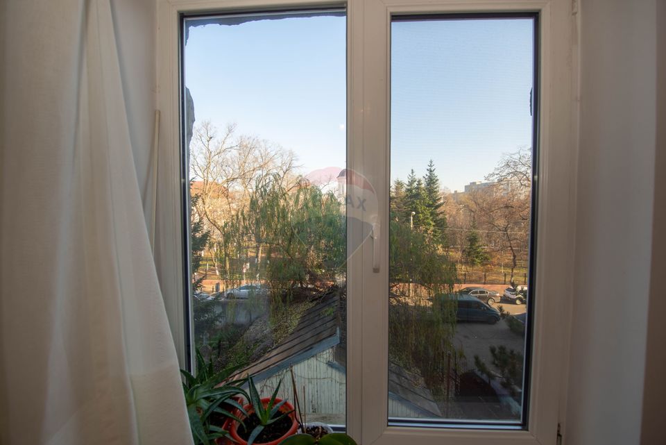 Apartament cu 2 camere de vanzare Metrou Grivita Strada Stefan Stoika