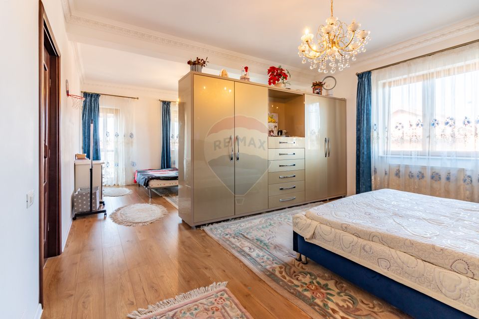 For Sale House / Villa with 11 rooms and Production Hall Voluntari
