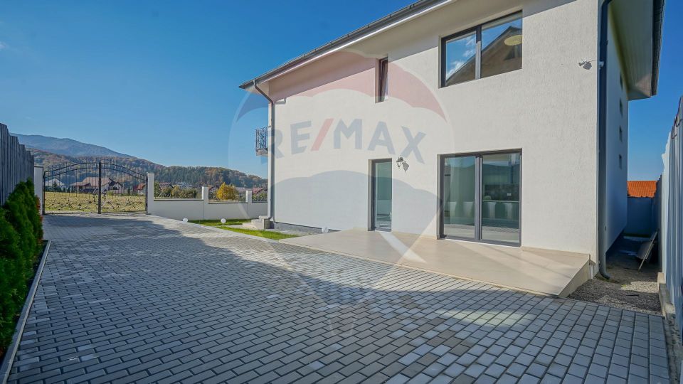 Casă modernă Bunloc, vedere Bucegi, 186 mp, comision 0