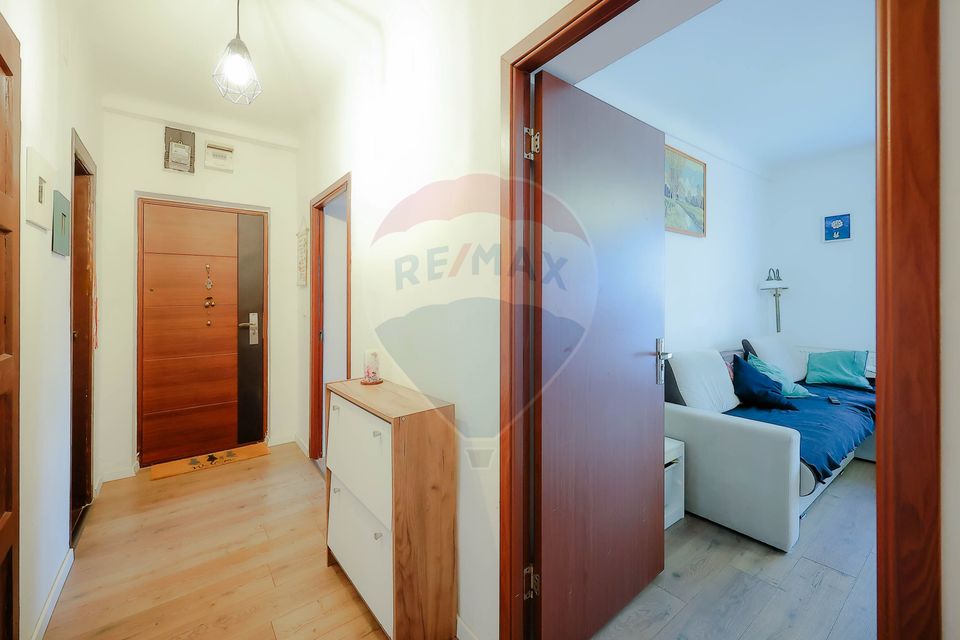 De vânzare apartament cu 2 camere, parter, parcare inclusă, central