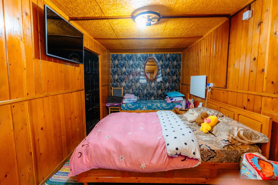 Vânzare pensiune renovată 2025 – 6 camere, Corbșori (Poenari)