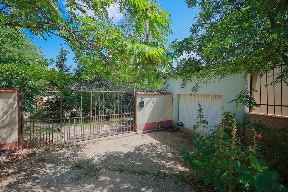 Casă de vânzare cu 1800 mp teren, Paleu