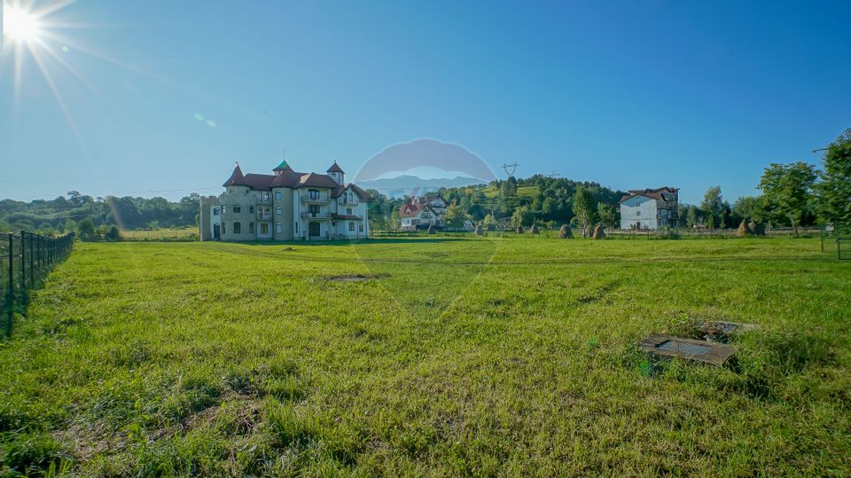 Building with medieval architecture, with multiple destinations