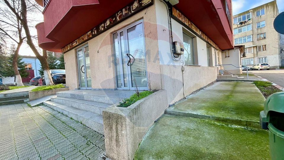 Spațiu comercial de închiriat Năvodari zona centrala Primărie