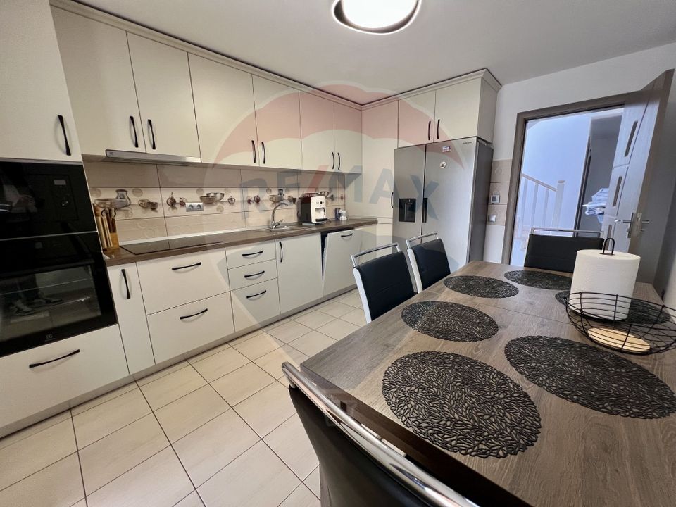 8 room House / Villa for sale