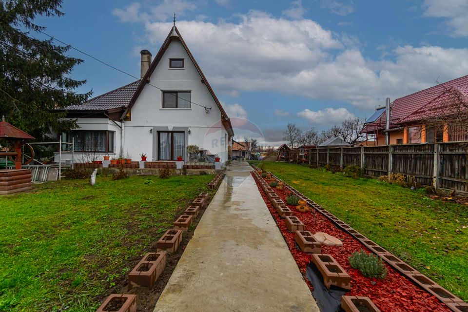 Vila cu 8 camere, 7150 mp teren intravilan I OZUN, COVASNA| COMISION 0