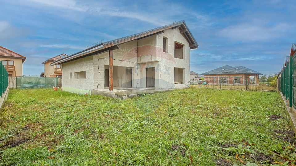 Casă spațioasă la gri, 4 camere, 3 băi, teren 500 mp – zona Bartolomeu