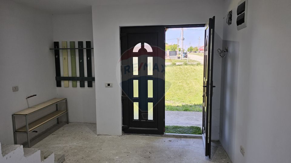 Casă / Vilă cu 5 camere de vanzare in Mihoveni Suceava