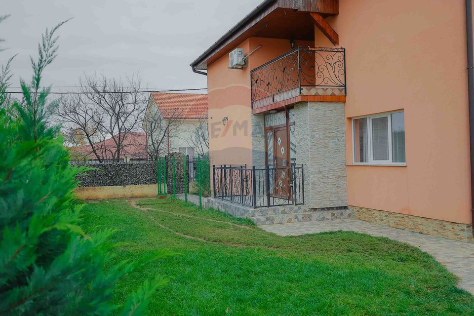 6 room House / Villa for sale, Episcopia Bihorului area