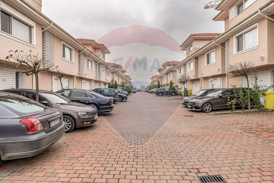 Vila in complex rezidential, multiple locuri joaca & piscina