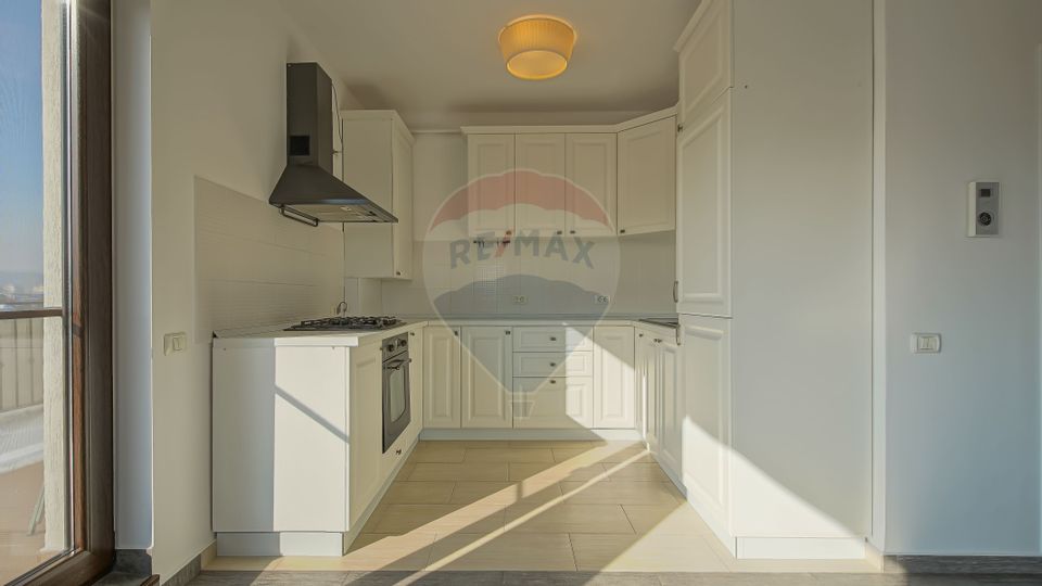 De vanzare penthouse in Tractoru, 3 camere, mobilat si utilat