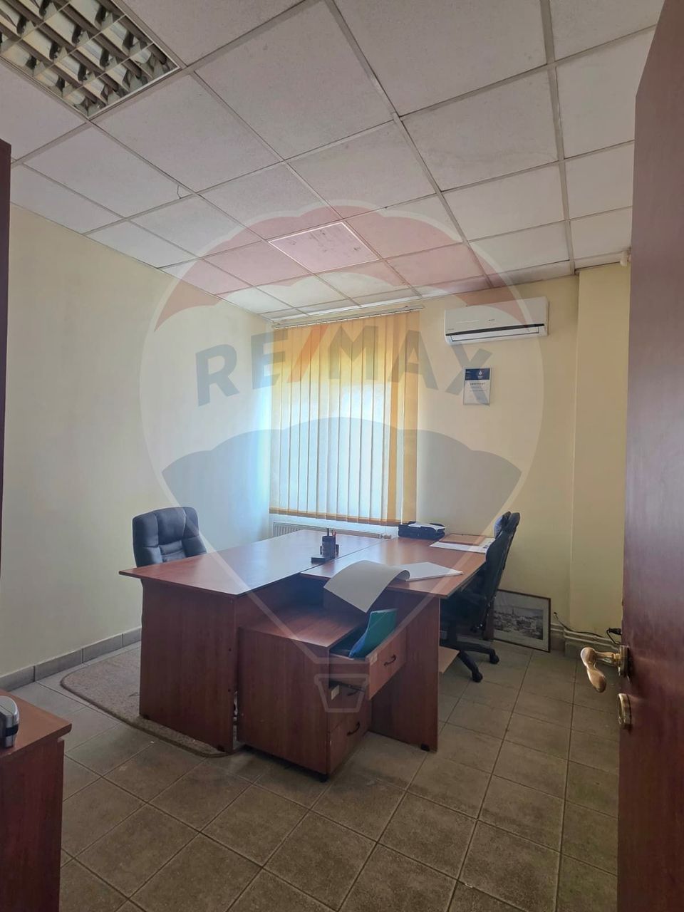 120sq.m Commercial Space, Ultracentral area