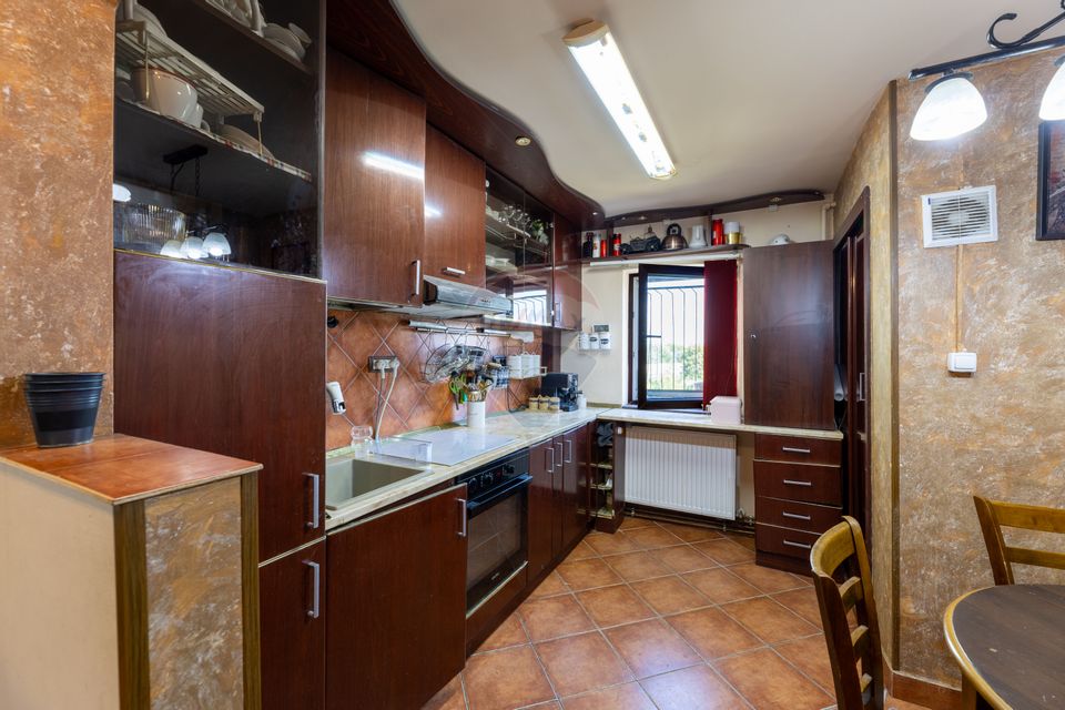 Apartament cu 3 camere de închiriat în zona Podgoria