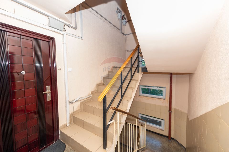 Apartament cu 2 camere de vanzare  Piata Resita , 38mp