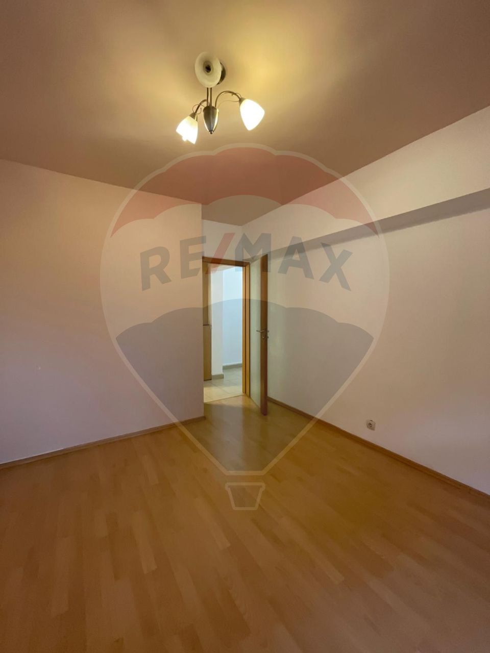 Apartament de 3 pe Pietonală Răcădău