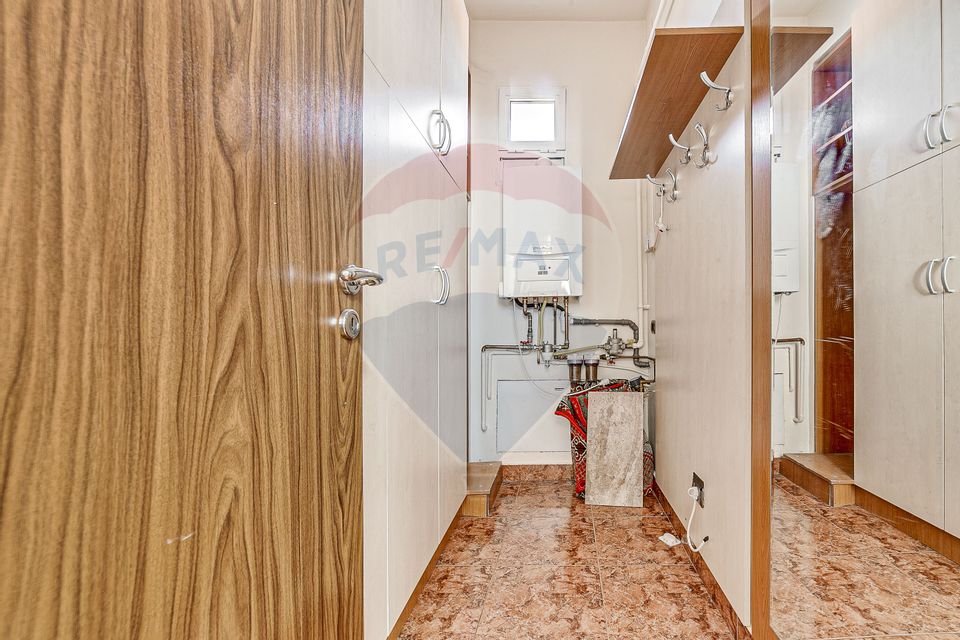 Apartament cu 3 camere de închiriat în zona Boul Rosu