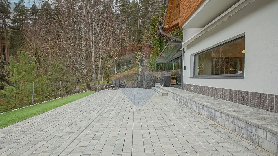 Vila moderna cu vedere spre padure Poiana Angelescu