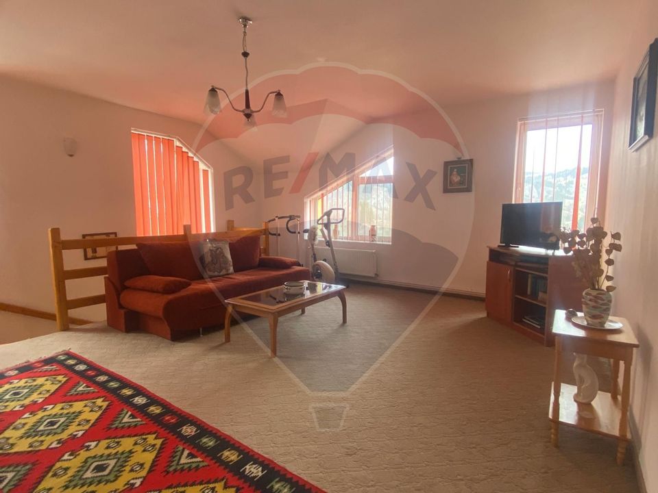 Casă / Vilă cu 6 camere de vânzare Podul Dambovitei/ Arges