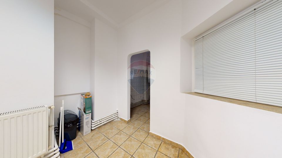 Inchiriez Apartament 4 camere in Piata Romana