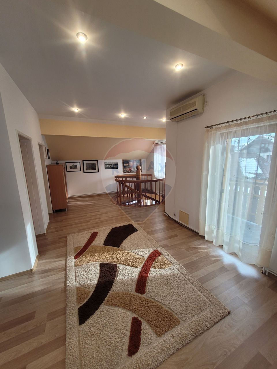 Casa de inchiriat 4 camere 3 bai 2 niveluri cu curte zona Terezian