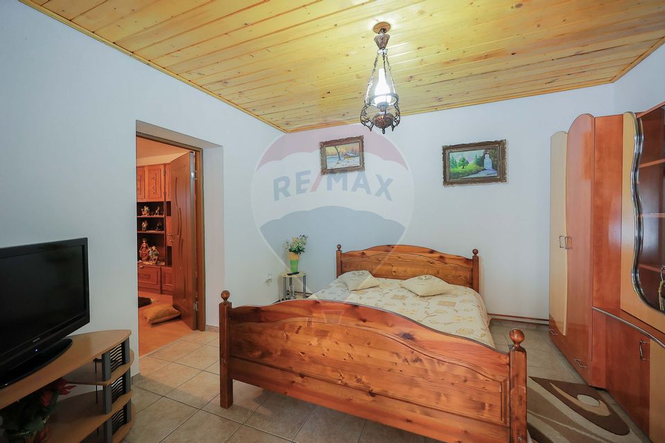 Casă și teren de 1397 mp de vânzare în Ineu, la 18 km de Oradea