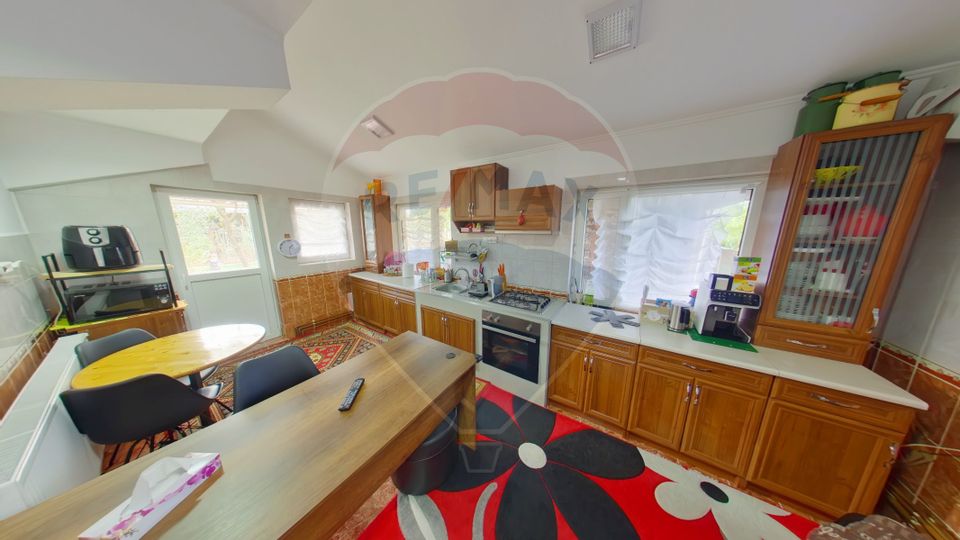 Casă / Vilă cu 16 camere de vânzare în zona Bobâlna