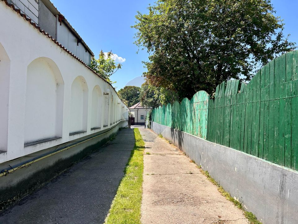 Casă / Vilă cu 16 camere de vânzare în zona Central