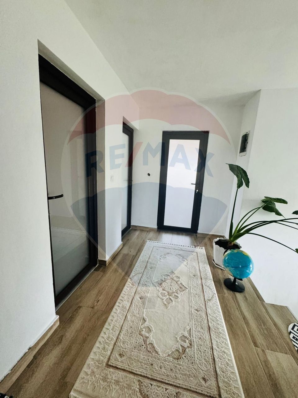 Casă / Vilă cu 5 camere de vânzare în zona Nord-Est