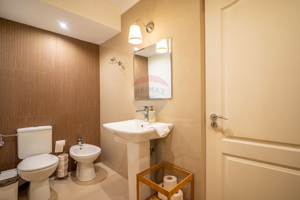 Apartament de Lux | Curte Privată, Garaj | Priveliște Superbă |Sinaia