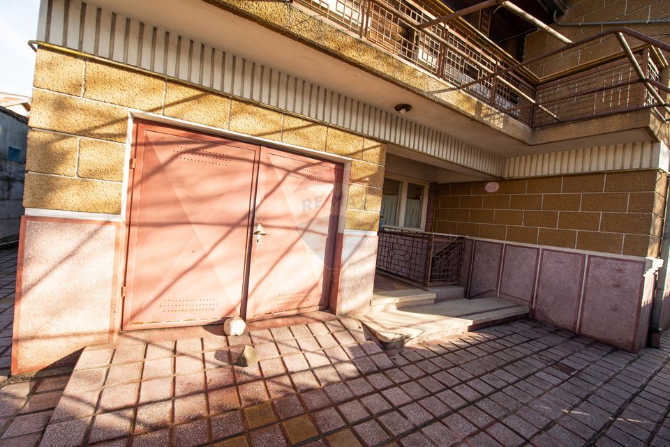 Casa individuala cu 7 camere, de vanzare 250 mp utili,  Buzau