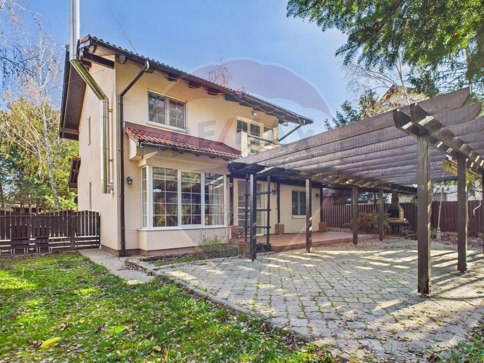 De vanzare | Vila in Paradisul Verde cu gradina si padure proprie |