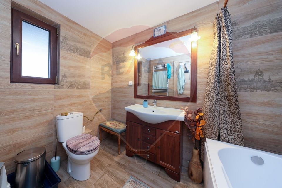 Ansamblu rezidențial cu casă principală și anexe, teren 1.487 mp