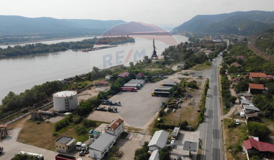Teren comercial / industrial, de vanzare in zona Portile de Fier 1