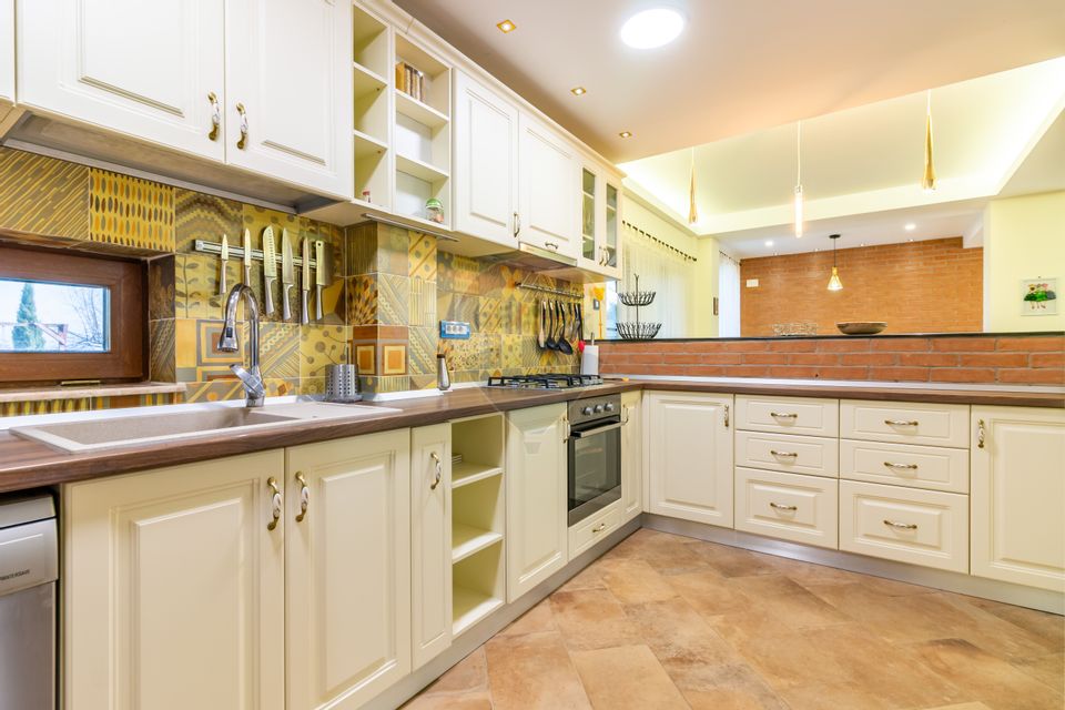 Vilă P+E+M cu 4 camere, 320 mp, Berceni/Ilfov