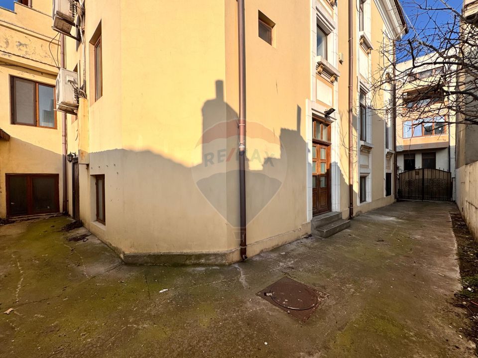 Vila de vanzare in zona peninsulara Constanta