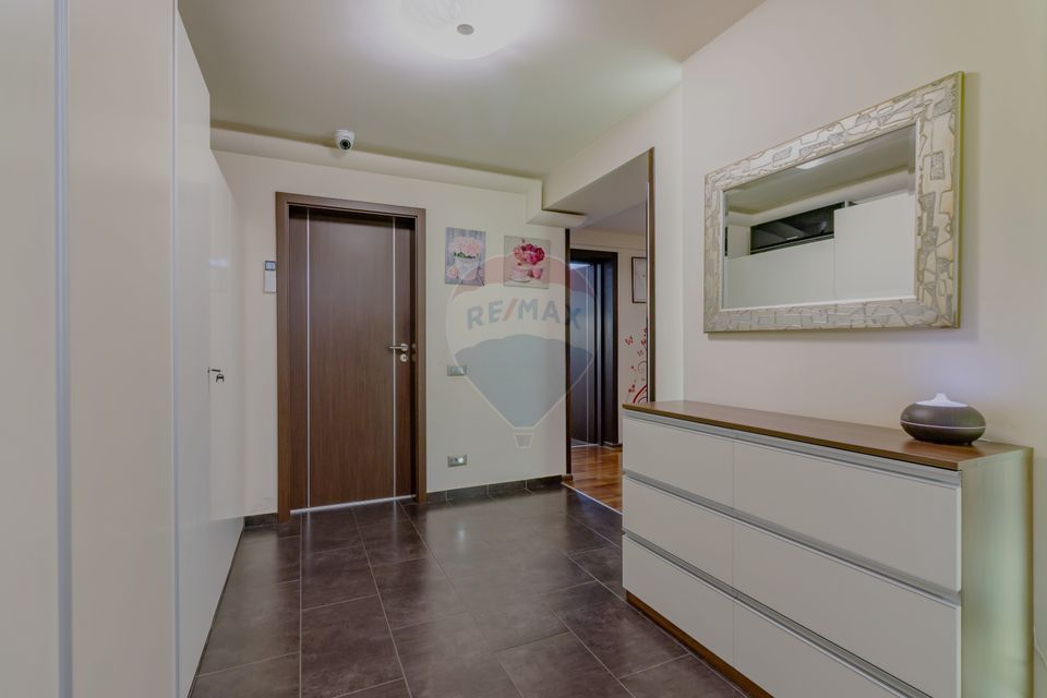 Apartament special | 137.36mp utili | 143mp utili totali | 2009
