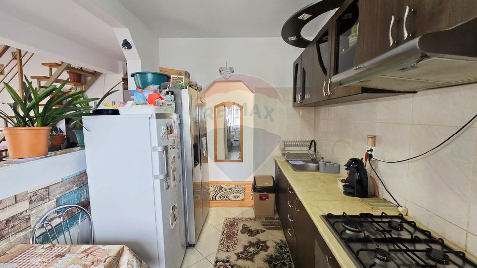 Apartament de 3 camere cu parcare subteranâ în zona Buna Ziua!