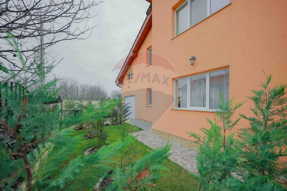 Casă familie mare Episcopia, 6 camere, garaj, curte 500 mp, de vânzare