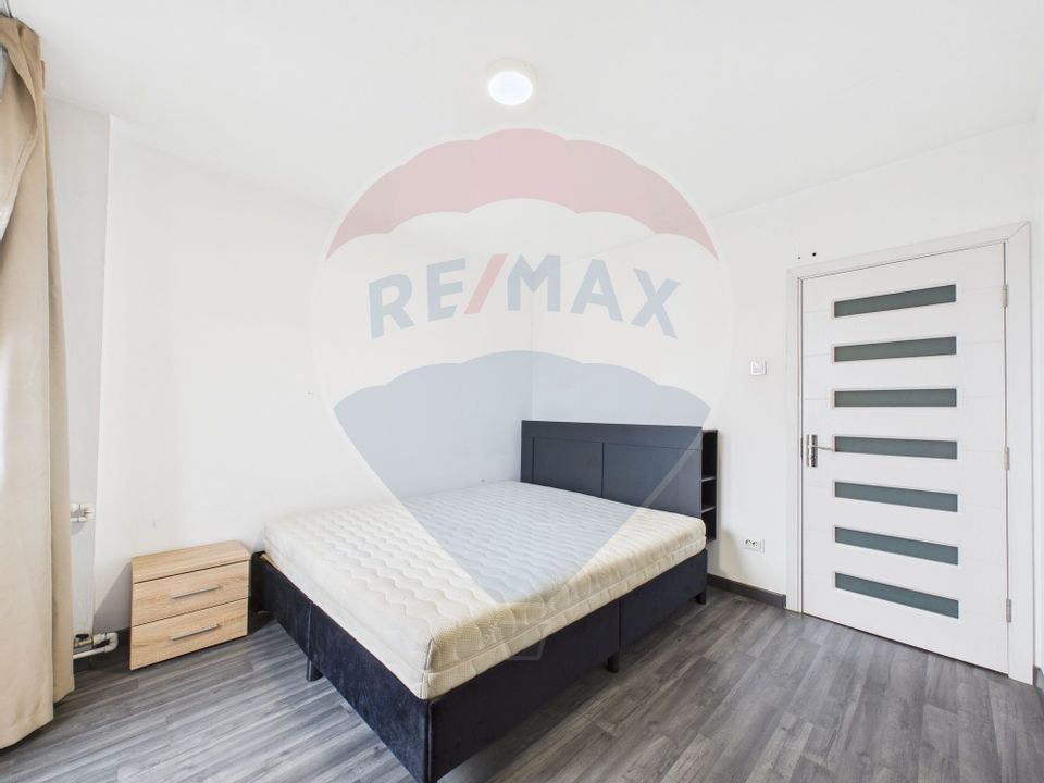 Apartament cu 3 camere de vânzare în zona Dristor