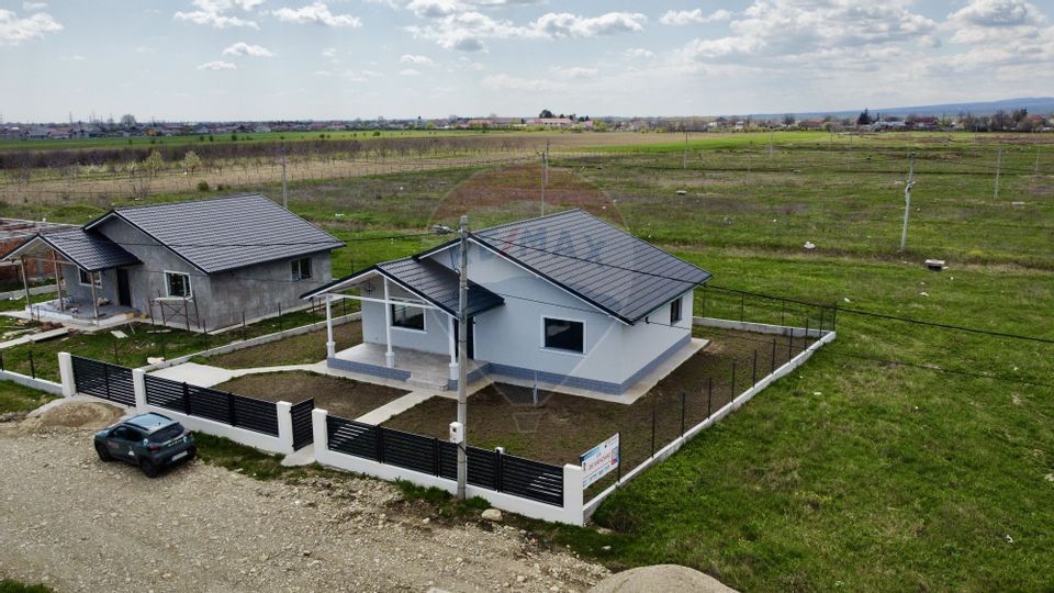 Casă / Vilă cu 3 camere de vânzare în zona Vest