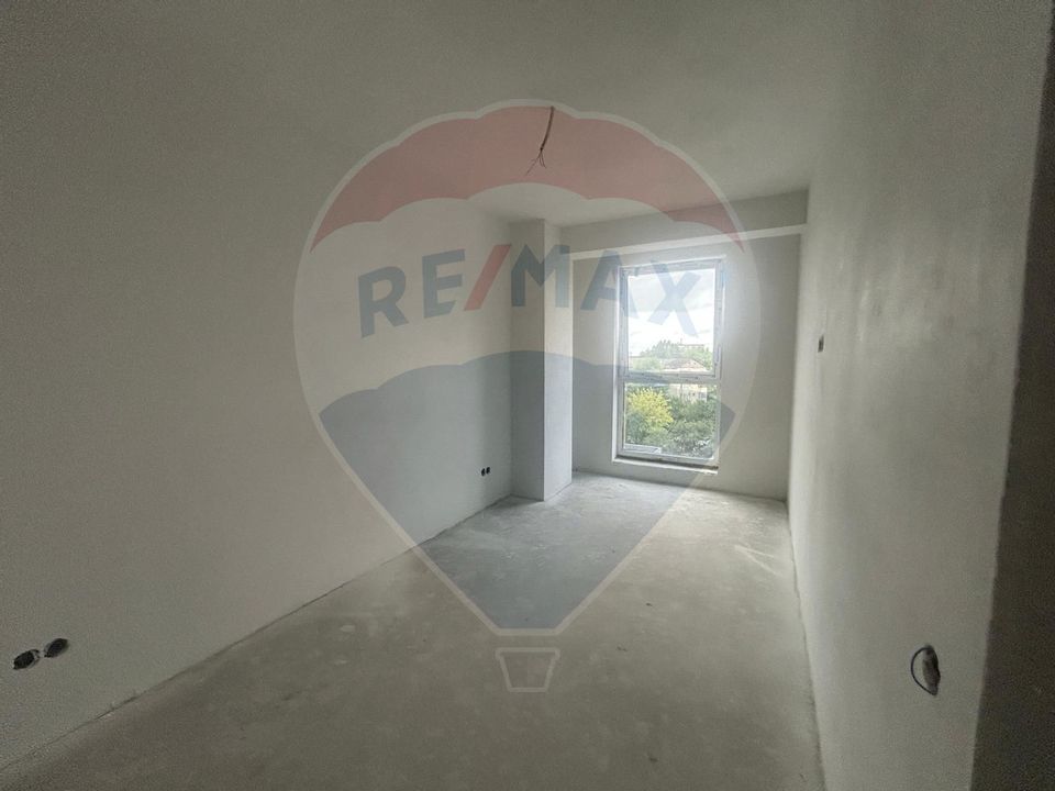 Apartament cu 3 camere de vânzare în bloc nou, zona Centrala