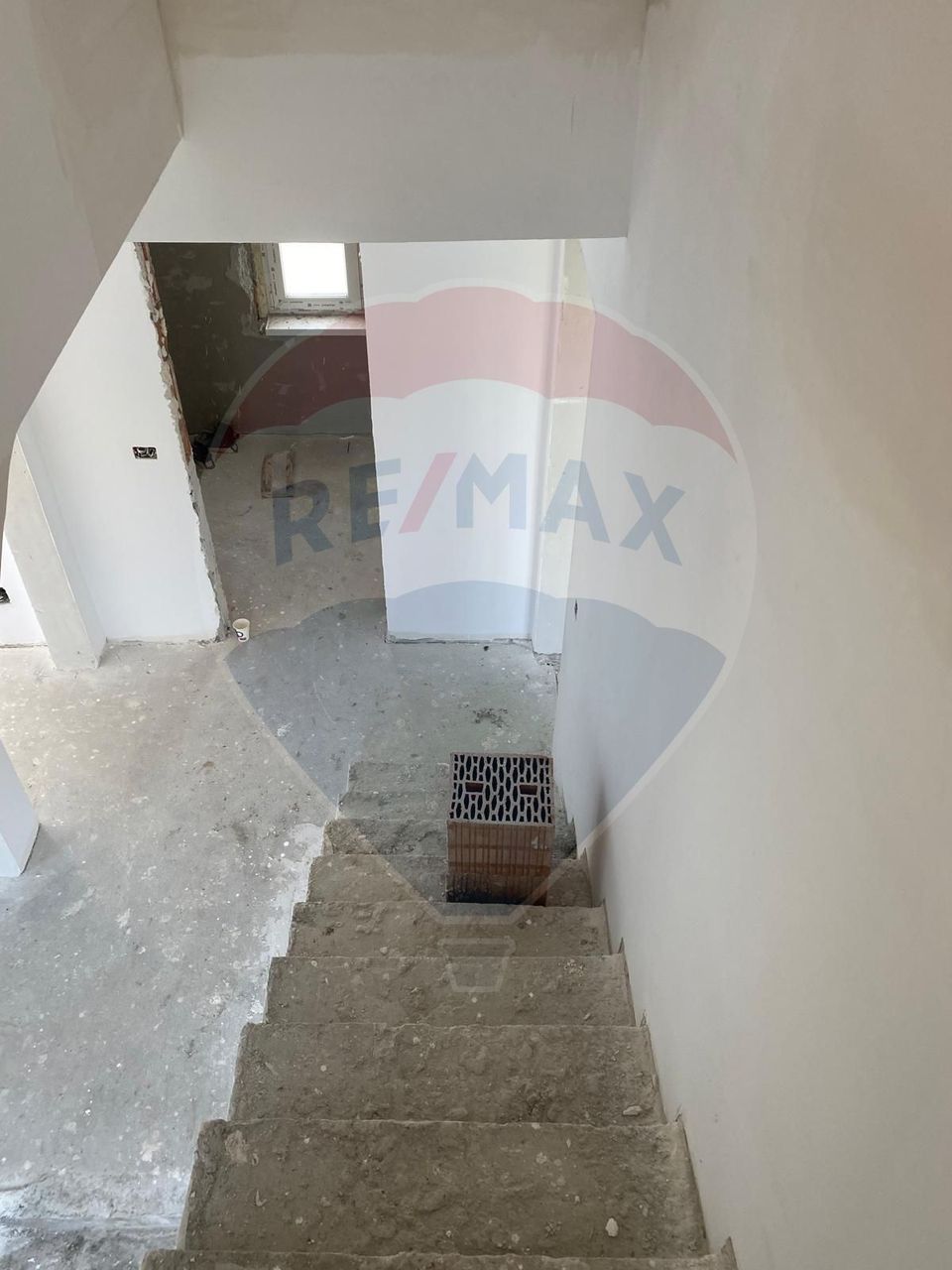 DE VANZARE Vilă cu 4 camere Otopeni