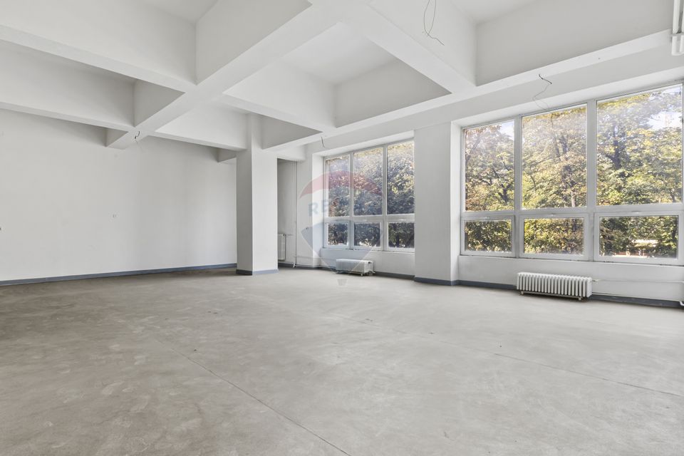 Cladire unica cu destinatii multiple de vanzare Ultracentral Arad