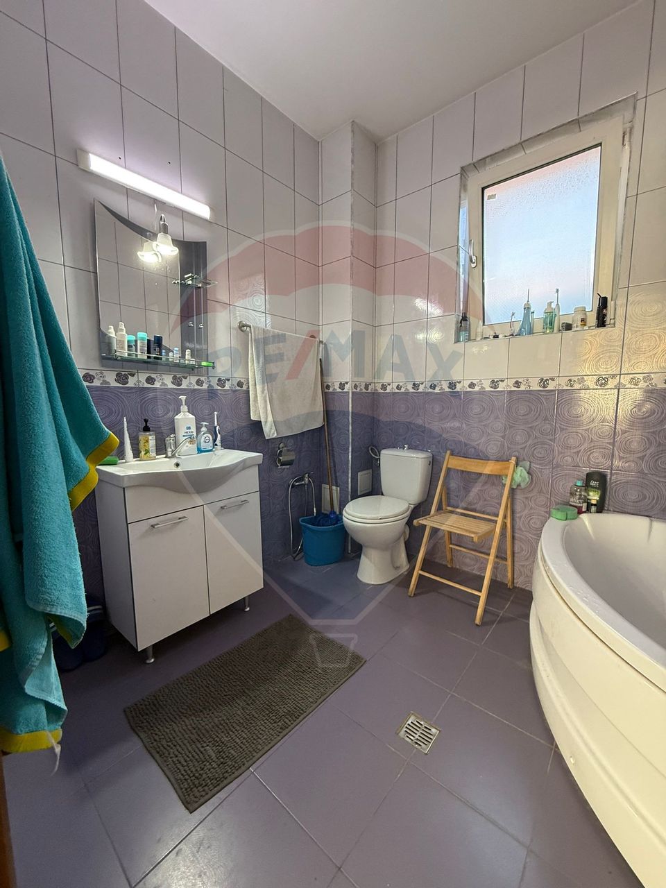 Casă / Vilă cu 9 camere de vânzare în zona 1 Mai