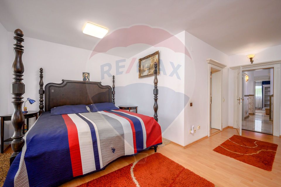 Casă / Vilă cu 7 camere de vânzare Balotesti
