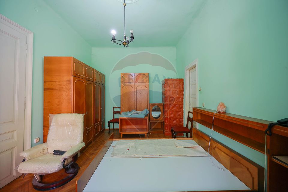 Apartament cu 3 camere de vânzare în zona Ultracentral