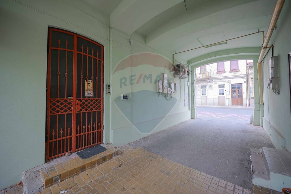 De vânzare apartament 1 cameră, ultracentral cu loc de parcare