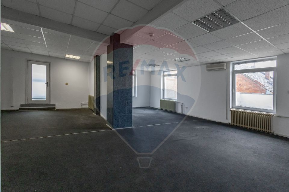 1,048sq.m Commercial Space for sale, Central area